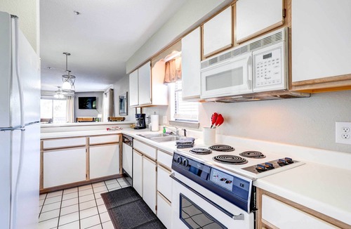 Table Rock Apartment | Beautiful Branson Condo w/Golf + Pool Access!