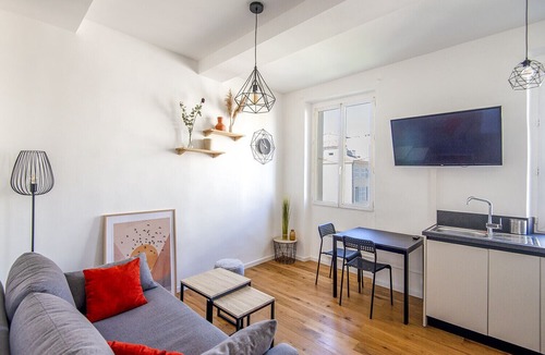 Opera Apartment | Beautiful BRIGHT apt with view on the OLD PORT