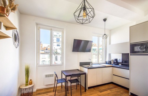 Opera Apartment | Beautiful BRIGHT apt with view on the OLD PORT