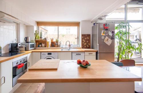 Notre-Dame du Mont Apartment | Beautiful Bright Apt With Terrace