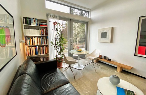 West Sechelt Apartment | beautiful bright cozy suite, 5 min from beach