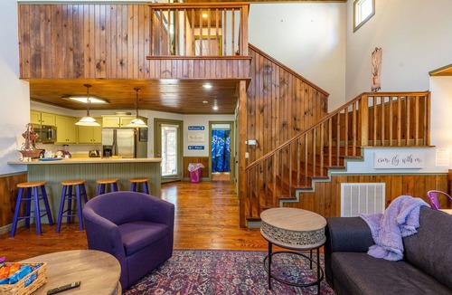 Heber Springs House | Beautiful, Bright Home Steps From Little Red River