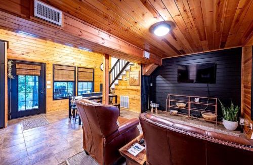 Broken Bow House | Beautiful Broken Bow Cabin with Private River Access