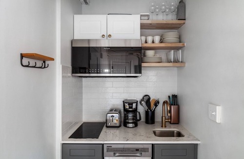 North Brookline Apartment | Beautiful Brookline Studio w/Gym, steps to Green Line, by Blueground