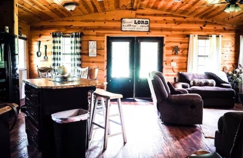 Golden Cabin | Beautiful "BUNK HOUSE" Log Cabin