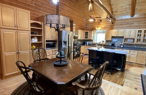 Riverside Cabin | Beautiful Cabin Comfortable for Groups in Riverside, Wyoming