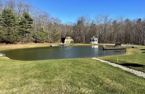 Glendale Cabin | Beautiful cabin in the woods close to skiing, hiking and shopping with hot tub.