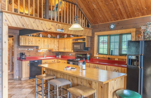 Poynette Cabin | Beautiful Cabin on Scenic WI River/Lake Wisconsin. Close to WI Dells and Madison