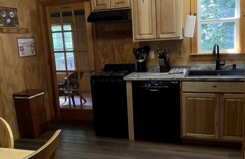 Bruceton Mills Cabin | Beautiful Cabin with Fire Pit and Hot Tub in Bruceton Mills, West Virinia