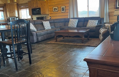 Mount Pleasant Cabin | Beautiful Cabin Tucked away in Utah Mountains located in Pine Creek Resort