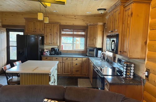 Mount Pleasant Cabin | Beautiful Cabin Tucked away in Utah Mountains located in Pine Creek Resort