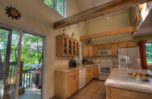 Confluence Cabin | Beautiful Cabin with Hot Tub Surrounded by Trees in Confluence, Pennsylvania