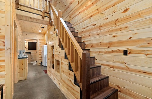 Golden Cabin | Beautiful cabins with a pool in a peaceful setting