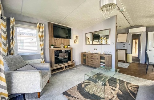 Swalecliffe House | Beautiful caravan at Seaview Holiday Park in Kent ref 47028PB