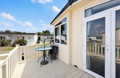 Oulton Broad House | Beautiful Caravan On A Fantastic Holiday Park In Lowestoft Ref 12099B