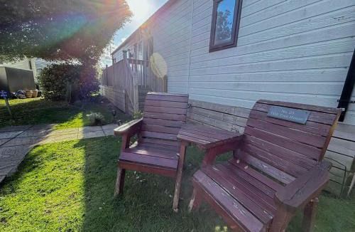 Corton House | Beautiful Caravan With Decking And Wifi At Azure Sea, Suffolk Ref 32025Az