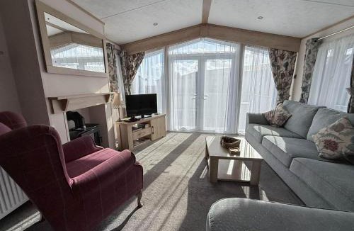 Corton House | Beautiful Caravan With Decking And Wifi At Azure Sea, Suffolk Ref 32025Az