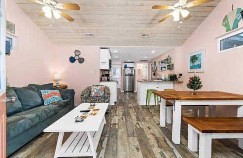 Myrtle Beach House | Beautiful Centrally Located Beach House w King Bed, Private Hot tub, Yard, Deck & BBQ