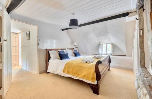 Netheravon House | Beautiful Character Thatched Pet Friendly House