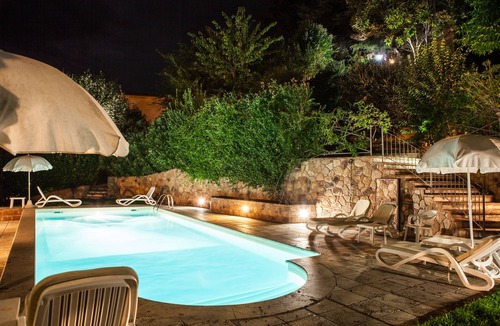 Sinalunga Apartment | Beautiful characteristic apartment with private garden, pool and parking