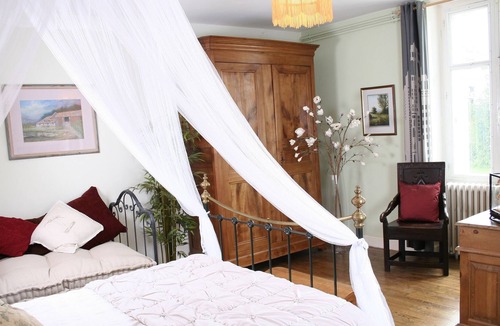 Savigne House | Beautiful Charentais house with 5 double bedrooms.
