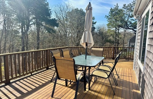 South Chatham House | Beautiful Chatham, Sun Sand & Surf. 8/10 mile to beaches ,pet friendly home
