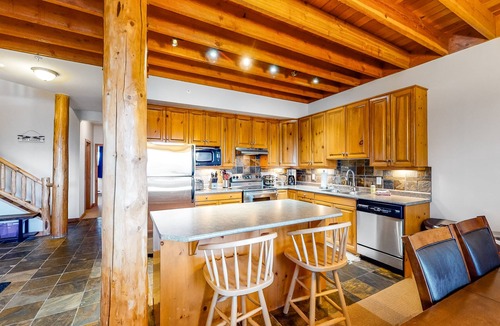 Big White Ski Resort Condo | Beautiful condo with private hot tub, balcony & mountain views - close to slopes