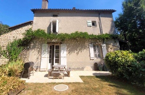 Saint-Mathieu House | Beautiful Coach House with its own private garden