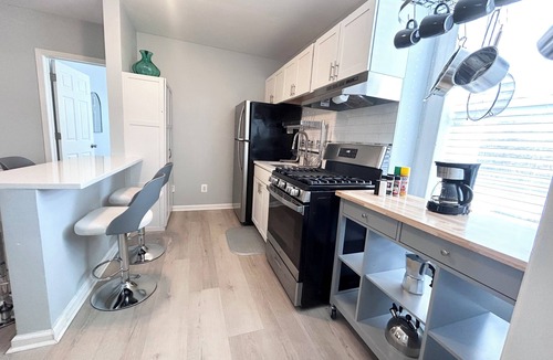 Montclair Apartment | Beautiful combined 5-bedrooms in Montclair with a 4 min walk to NYC train