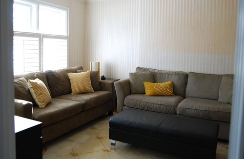 Delta House | Beautiful & Comfortable Private Room in Lovely Neighbourhood with All Amenities