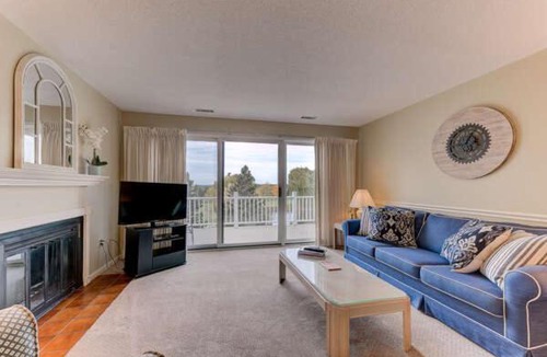Acme House | Beautiful Comfy 2 Bedroom Golf Course Condo