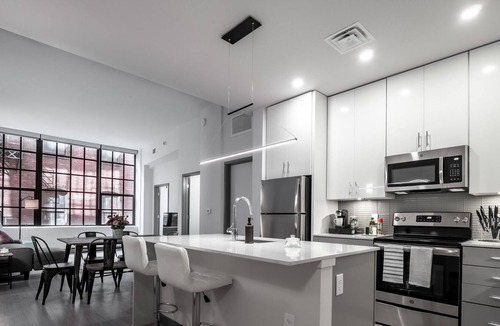 Central Business District Condo | Beautiful Condo - Heart of Business District 404