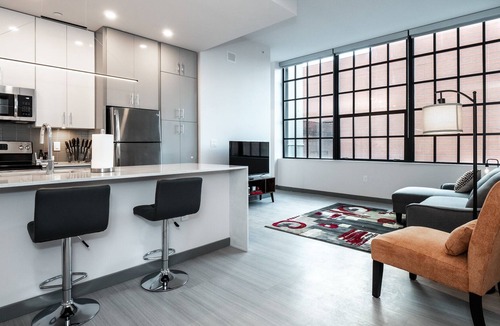 Central Business District Condo | Beautiful Condo-Heart of Business District 405