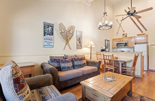 River Run Condo | Beautiful Condo In Great Location With Hot Tub & Pool Openl!