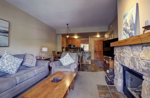 Copper Mountain Village Condo | Beautiful Condo in Passage Point! PP606