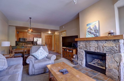 Copper Mountain Village Condo | Beautiful Condo in Passage Point! PP606