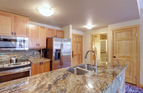 Copper Mountain Village Condo | Beautiful Condo in Passage Point! PP606