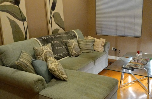 Jackson Park Highlands Condo | Beautiful condo with AC in vibrant Chicago 10 mins to beach. 10 mins to downtown