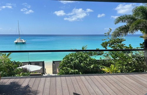 Gibbs Bay Villa | Beautiful Contemporary Beachfront House On Gibbs Beach