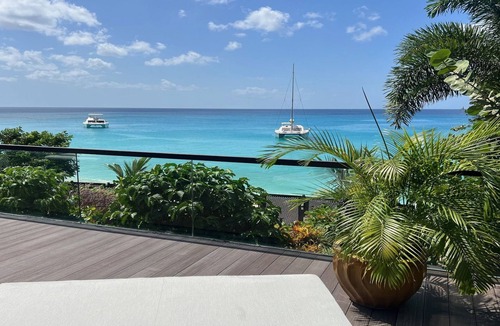 Gibbs Bay Villa | Beautiful Contemporary Beachfront House On Gibbs Beach