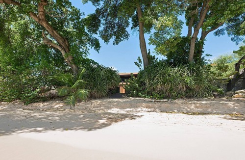 Gibbs Bay Villa | Beautiful Contemporary Beachfront House On Gibbs Beach