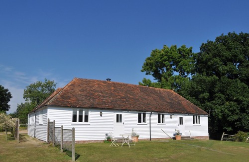 Ewhurst Green House | BEAUTIFUL CONVERTED BARN IN AREA OF OUTSTANDING NATURAL BEAUTY