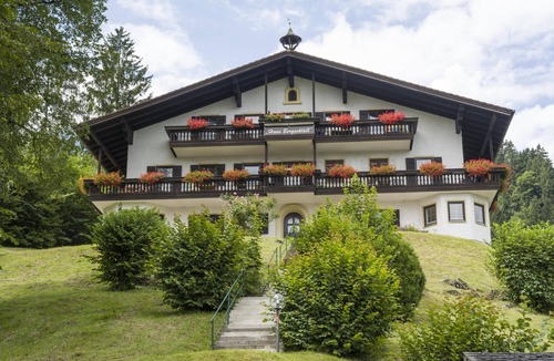 Oberaudorf Apartment | Beautiful corner apartment with large balcony,box spring beds,new bathroom,sauna