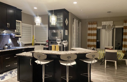 Chestermere House | Beautiful cosy two bedroom