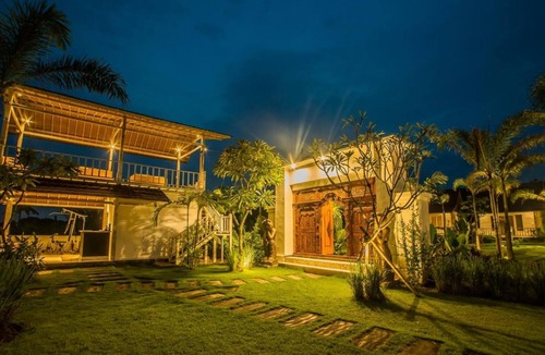 Mushroom Bay Cottage | Beautiful Cottage in Nusa Lembongan, Spacious Garden Area with Pool
