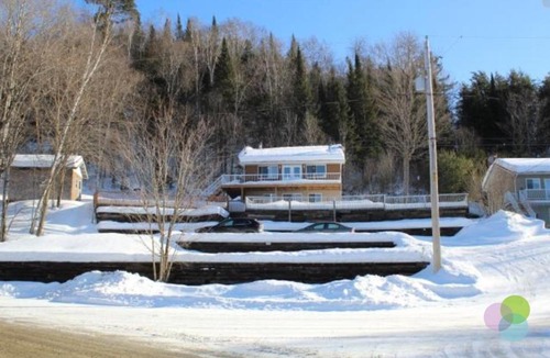La Conception Ski Chalet | beautiful cottage near the lake
