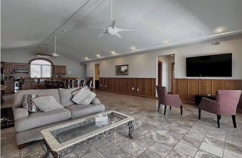 Hastings Cottage | Beautiful cottage on the Trent River, just an 8-minute drive from Hastings.