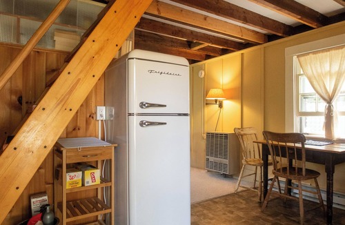 Rockport Cottage | Beautiful cottage on lovingly landscaped property just 2 min walk to the ocean!