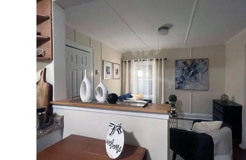 Fairview Cottage | Beautiful Cottage in Hyde Park!