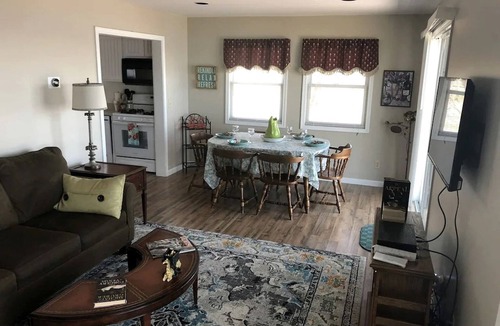 Town of Torrey Cottage | Beautiful Cottage with Private Hot Tub Overlooking Lake near Rochester, New York